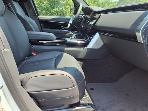 New 2025 Land Rover Range Rover Long Wheelbase SE image 3