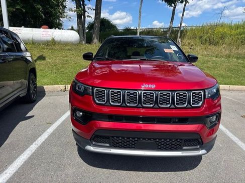 Used 2025 Jeep Compass Limited w/ Sun & Sound Group AWD/4WD image 5