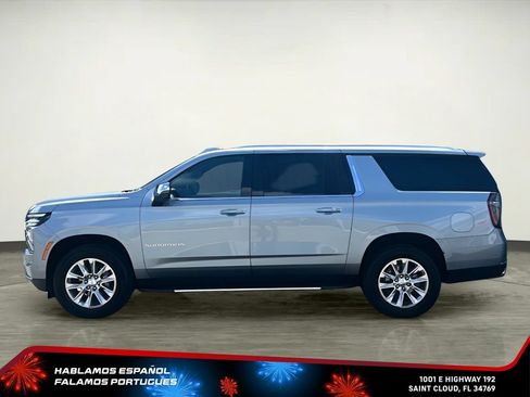 Used 2025 Chevrolet Suburban Premier RWD image 3