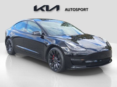 Used 2022 Tesla Model 3 Performance image 3