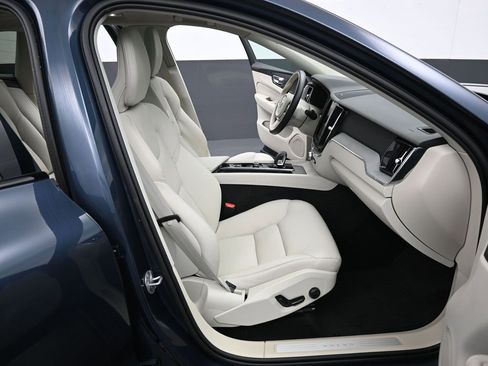 Used 2024 Volvo XC60 B5 Plus w/ Protection Package Premier image 37