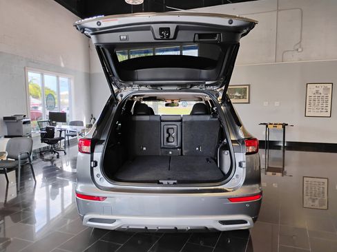 Used 2023 Mitsubishi Outlander SEL image 49