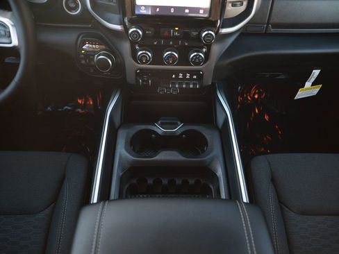 New 2026 RAM 1500 4x4 Crew Cab image 30