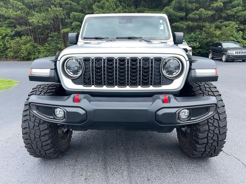 Used 2024 Jeep Wrangler Unlimited Rubicon w/ Convenience Group AWD/4WD image 2