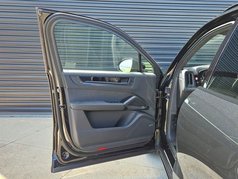 New 2026 Porsche Cayenne GTS image 6