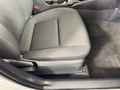 Used 2025 Toyota Corolla LE image 28