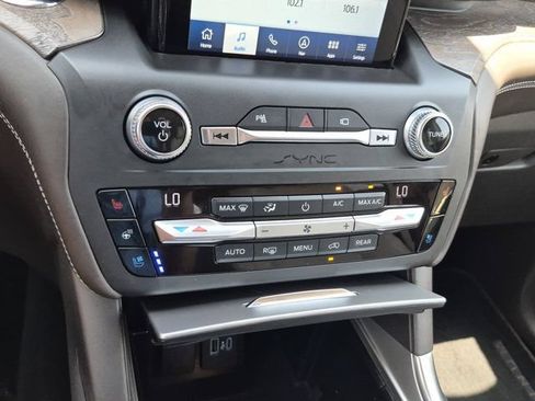 Used 2020 Ford Explorer Platinum w/ Premium Technology Package AWD/4WD image 31