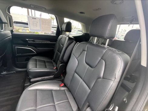 Used 2024 Kia Telluride EX w/ EX Captain's Chair Package FWD image 15