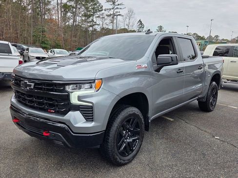 Used 2025 Chevrolet Silverado 1500 LT Trail Boss w/ Convenience Package II image 3