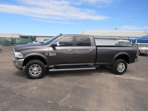 Used 2018 RAM 2500 Laramie w/ Convenience Group AWD/4WD image 2