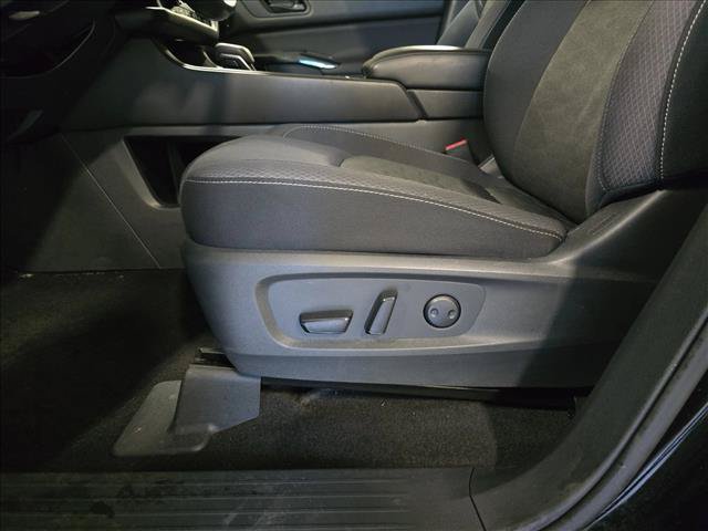 Used 2025 Nissan Pathfinder SV AWD/4WD image 29