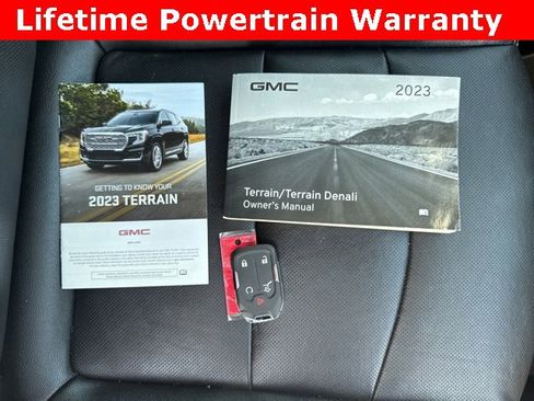 Used 2023 GMC Terrain SLT image 28