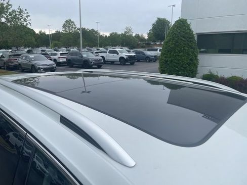 Certified 2024 Volkswagen Tiguan SE w/ Panoramic Sunroof Package FWD image 12