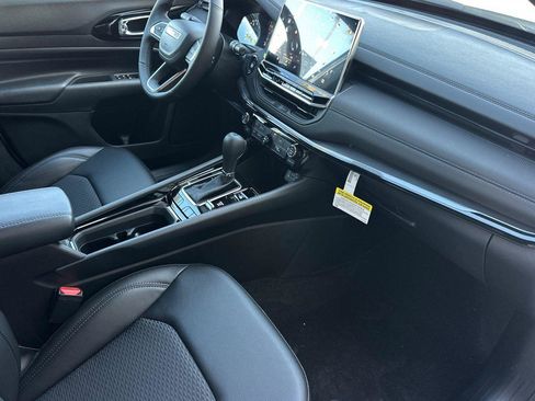 New 2026 Jeep Compass Latitude image 13