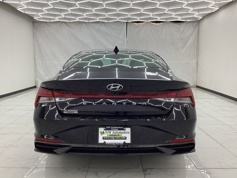 Used 2021 Hyundai Elantra SEL w/ Convenience + Premium Package FWD image 10