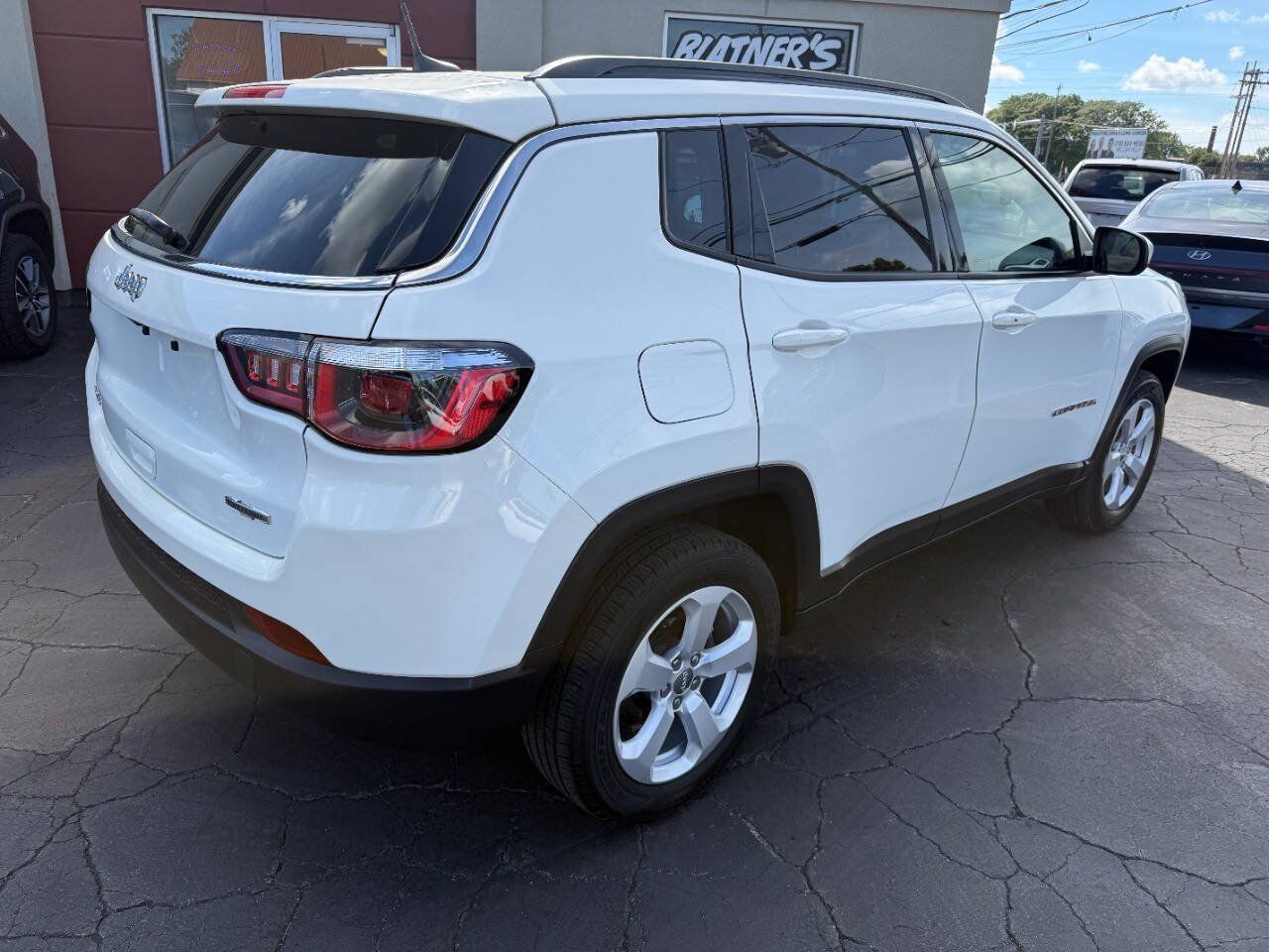 Used 2019 Jeep Compass Latitude w/ Cold Weather Group AWD/4WD image 6