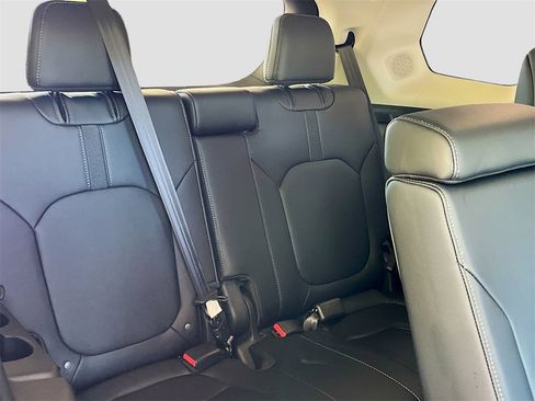 Used 2025 Honda Pilot Touring image 29