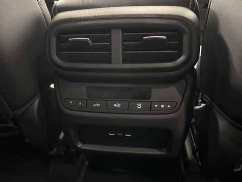 Certified 2025 Honda Pilot Touring image 24