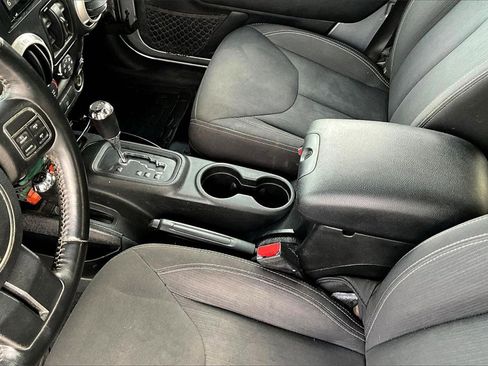 Used 2016 Jeep Wrangler Unlimited Sahara w/ Max Tow Package image 15