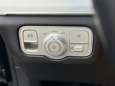 Used 2024 Mercedes-Benz GLE 450e 4MATIC image 40