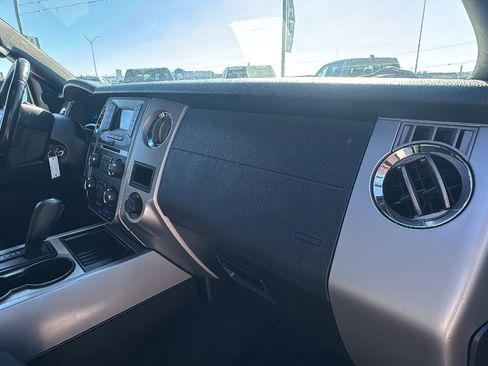 Used 2016 Ford Expedition XLT image 28
