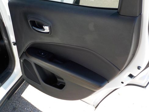 Used 2020 Jeep Compass Limited image 9