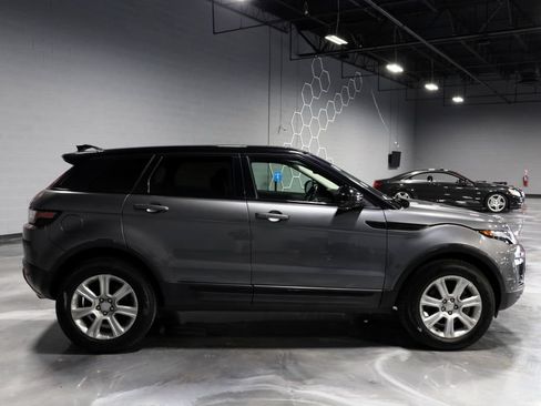 Used 2018 Land Rover Range Rover Evoque SE AWD/4WD image 8