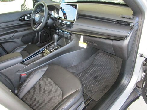 New 2026 Jeep Compass Latitude image 24