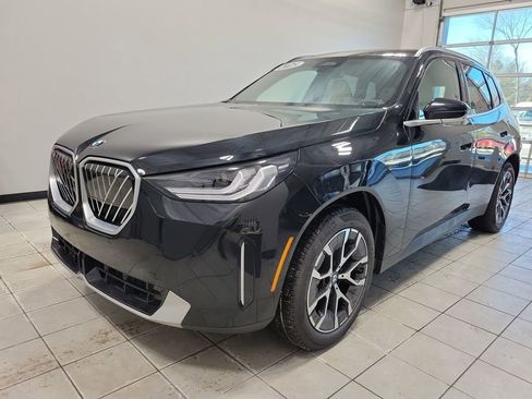 Used 2025 BMW X3 xDrive30i w/ Premium Package image 3