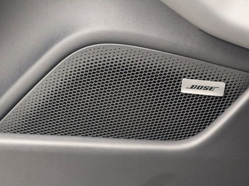 Used 2025 Porsche Taycan image 13