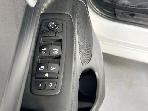 Used 2022 Jeep Grand Cherokee Laredo X image 18