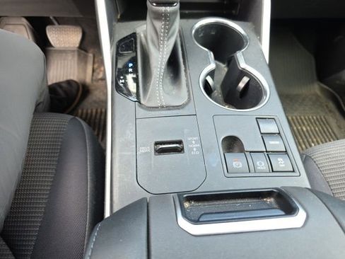 Used 2023 Toyota Highlander L FWD image 11