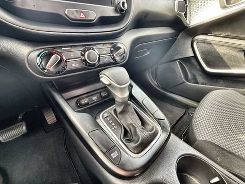 Used 2022 Kia Soul LX FWD image 18