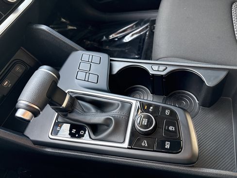 Used 2025 Kia Sportage LX image 31