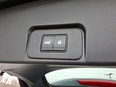 Used 2023 Nissan Rogue SL w/ SL Premium Package image 31