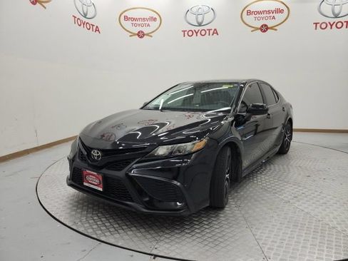 Used 2021 Toyota Camry SE FWD image 2