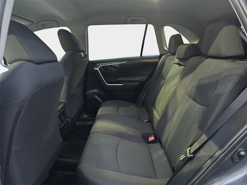 Used 2022 Toyota RAV4 LE image 17
