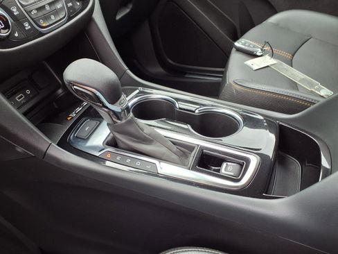 Used 2024 Chevrolet Equinox Premier image 10