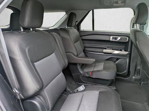 Used 2022 Ford Explorer XLT RWD image 18