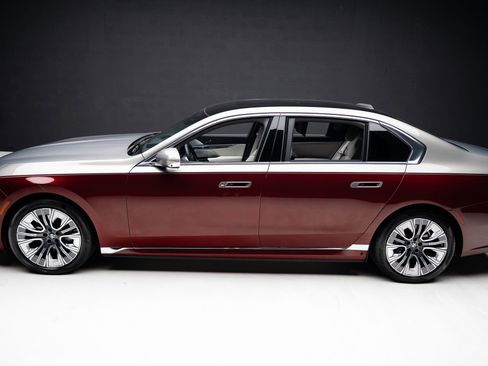 Used 2023 BMW i7 xDrive60 w/ Executive Package 2 image 18