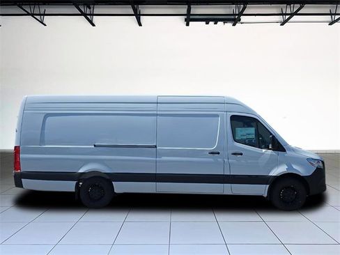 New 2025 Mercedes-Benz Sprinter 2500 image 3