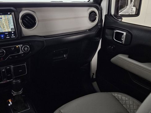 Used 2023 Jeep Wrangler Unlimited Sahara AWD/4WD image 10