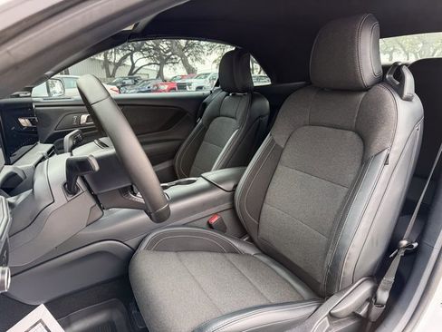 Used 2024 Ford Mustang Convertible image 7