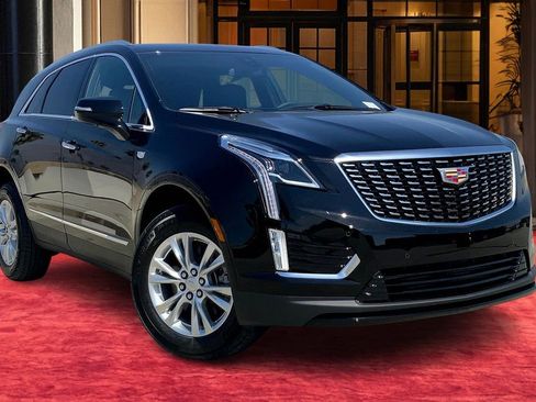New 2025 Cadillac XT5 Luxury image 2