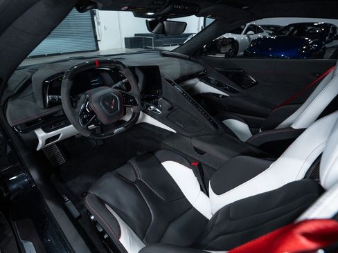 Used 2023 Chevrolet Corvette Z06 image 18