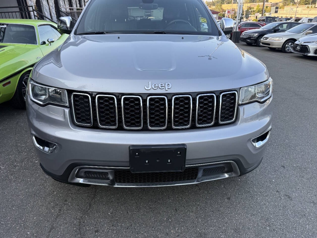 Used 2017 Jeep Grand Cherokee Limited AWD/4WD image 8