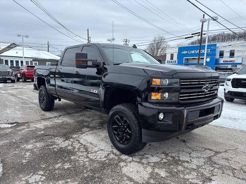 Used 2017 Chevrolet Silverado 2500 LT w/ Midnight Edition image 7