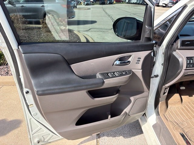 Used 2015 Honda Odyssey Touring Elite image 9
