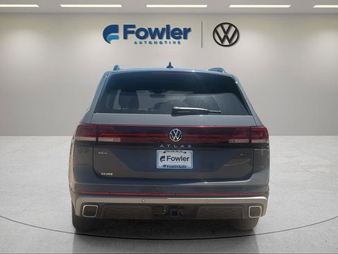 Used 2024 Volkswagen Atlas Peak Edition SEL AWD/4WD image 6