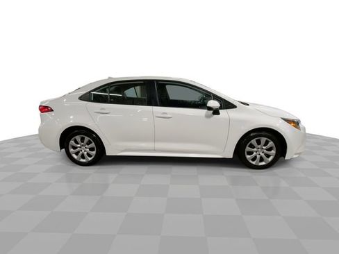 Used 2024 Toyota Corolla LE image 3